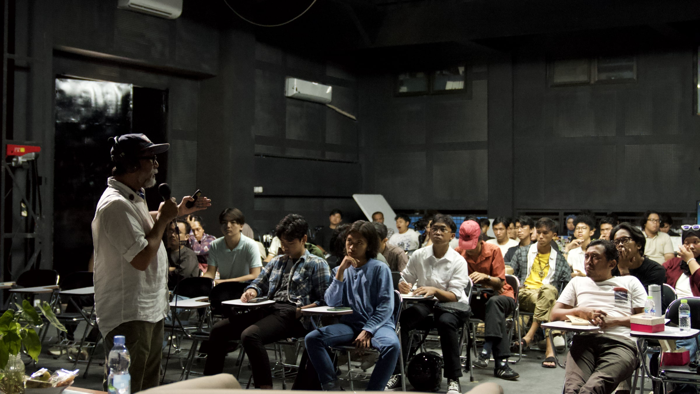 A Hollyland Academy session with its speaker and attendees in Yogyakarta